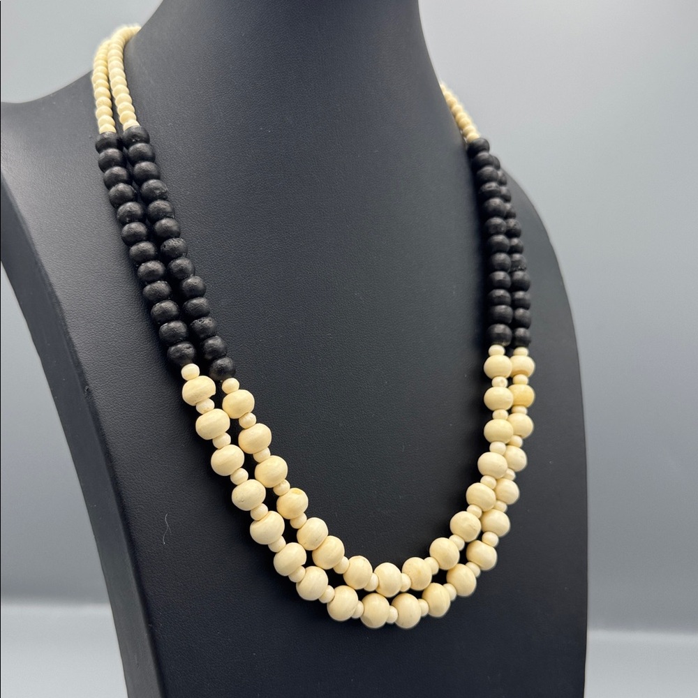 Black and Cream Beaded Necklace - Picture 2 of 4